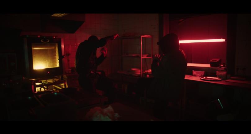 她看见红色 She Sees Red_1